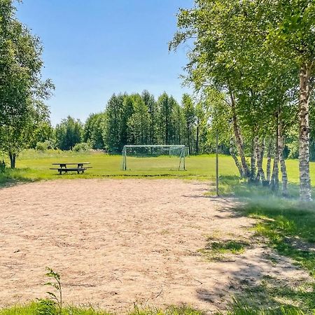 Cozy Home In Oerebro With Wifi Extérieur photo