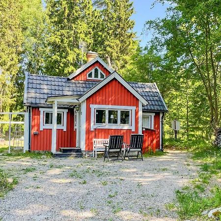 Cozy Home In Oerebro With Wifi Extérieur photo