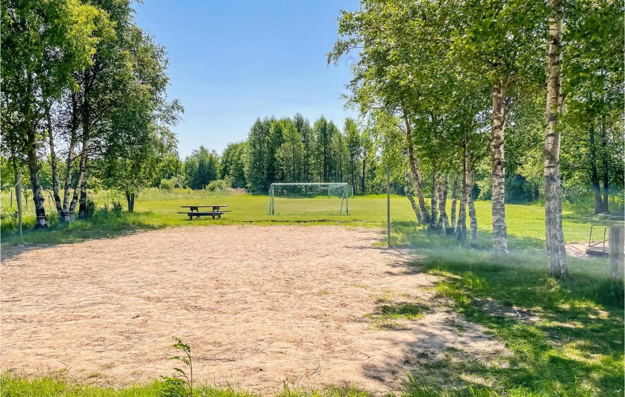 Cozy Home In Oerebro With Wifi Extérieur photo