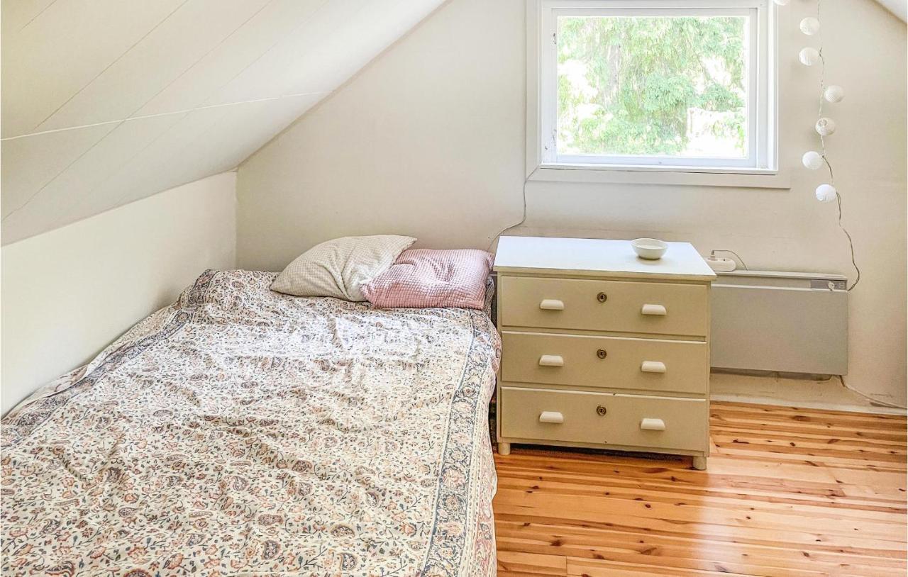 Cozy Home In Oerebro With Wifi Extérieur photo
