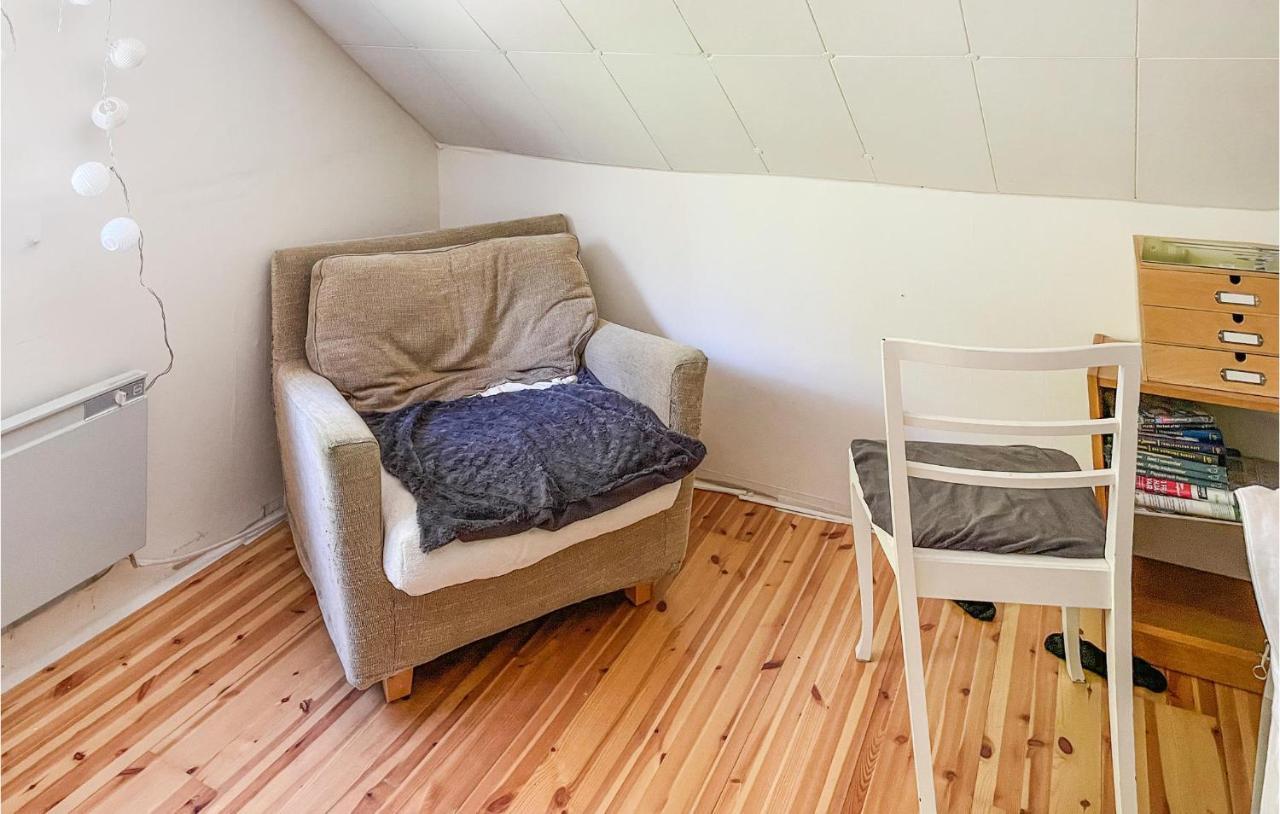 Cozy Home In Oerebro With Wifi Extérieur photo