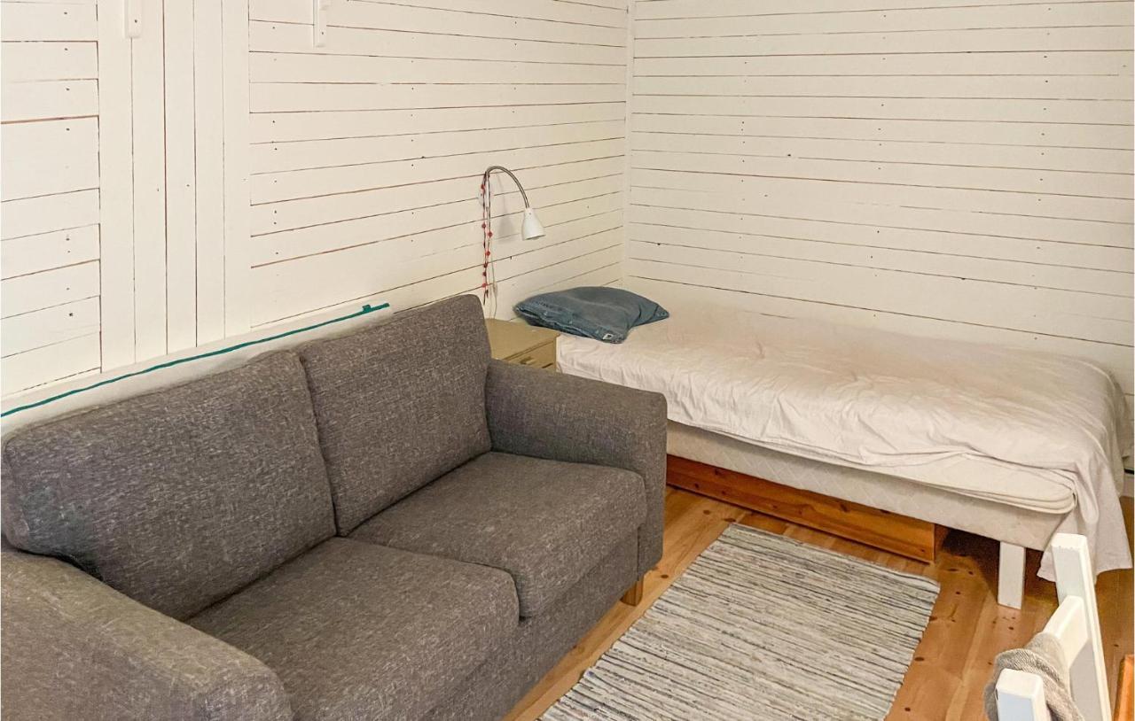 Cozy Home In Oerebro With Wifi Extérieur photo
