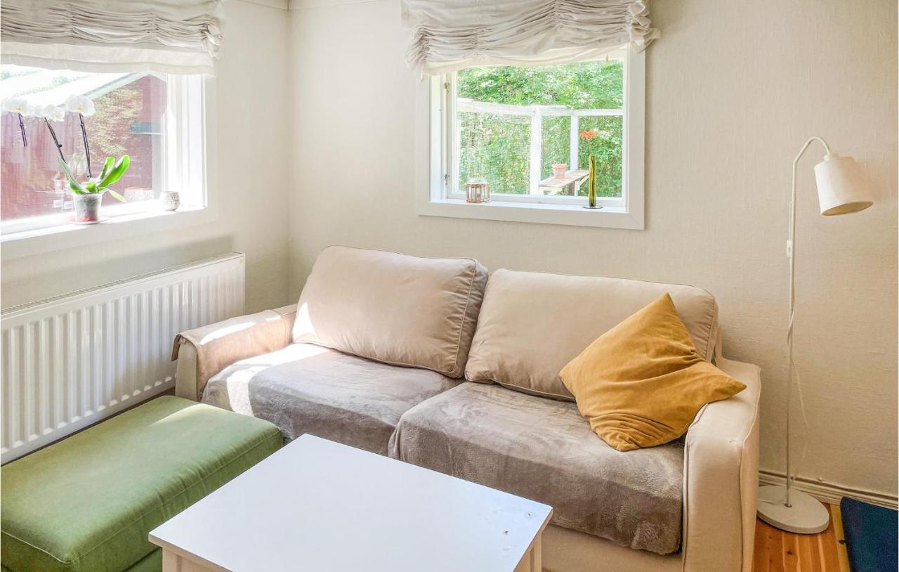 Cozy Home In Oerebro With Wifi Extérieur photo
