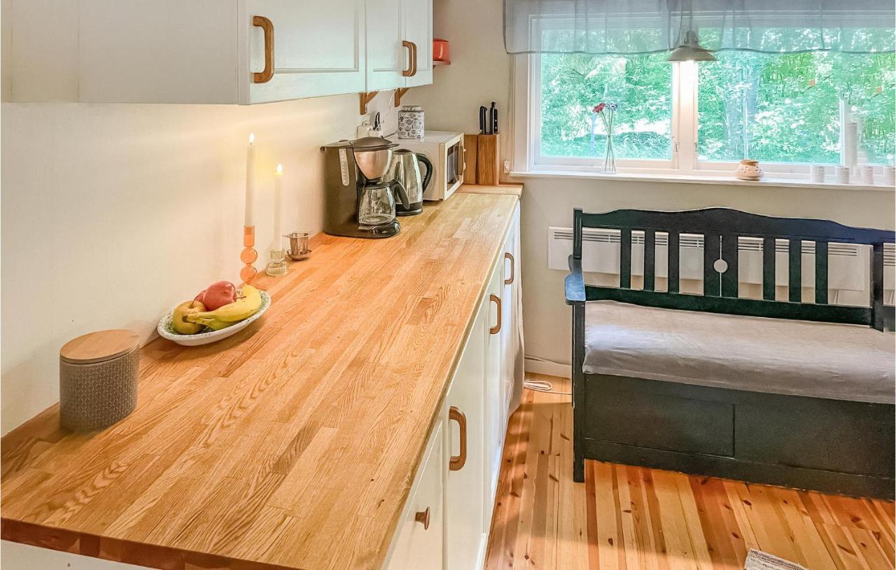 Cozy Home In Oerebro With Wifi Extérieur photo