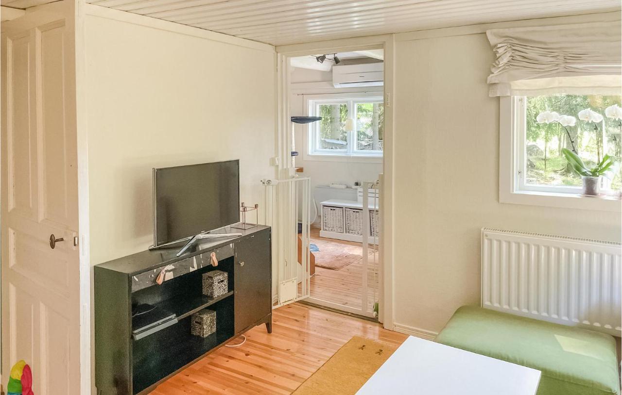 Cozy Home In Oerebro With Wifi Extérieur photo