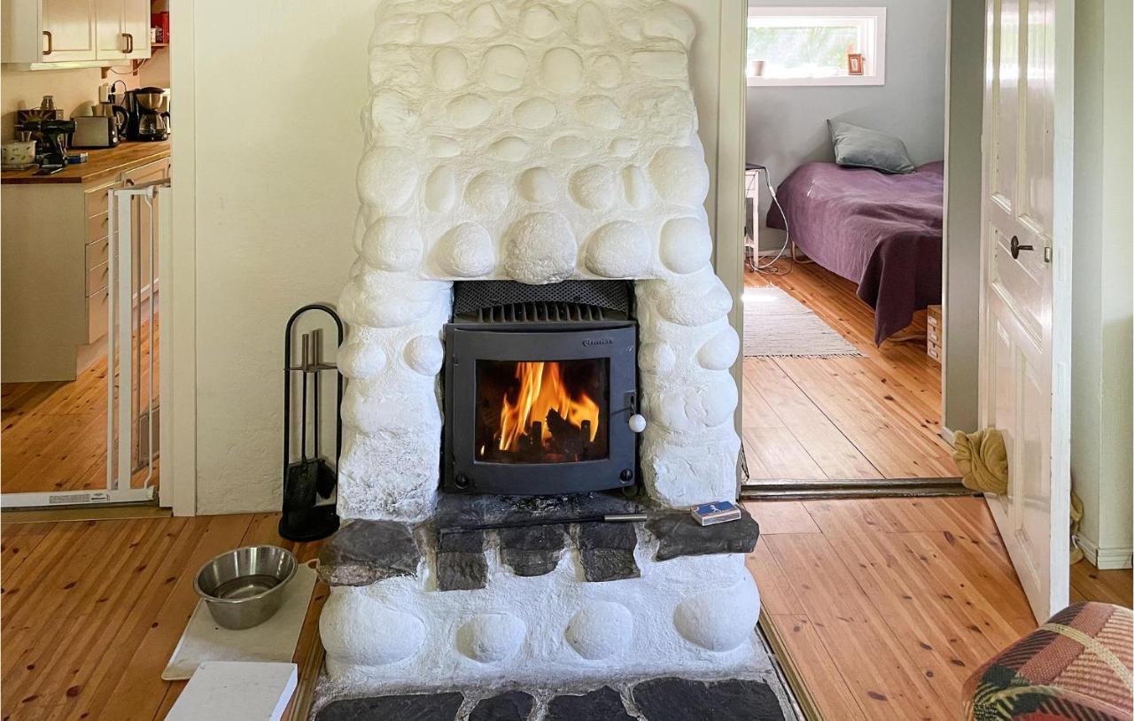 Cozy Home In Oerebro With Wifi Extérieur photo