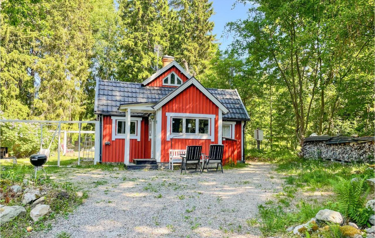Cozy Home In Oerebro With Wifi Extérieur photo