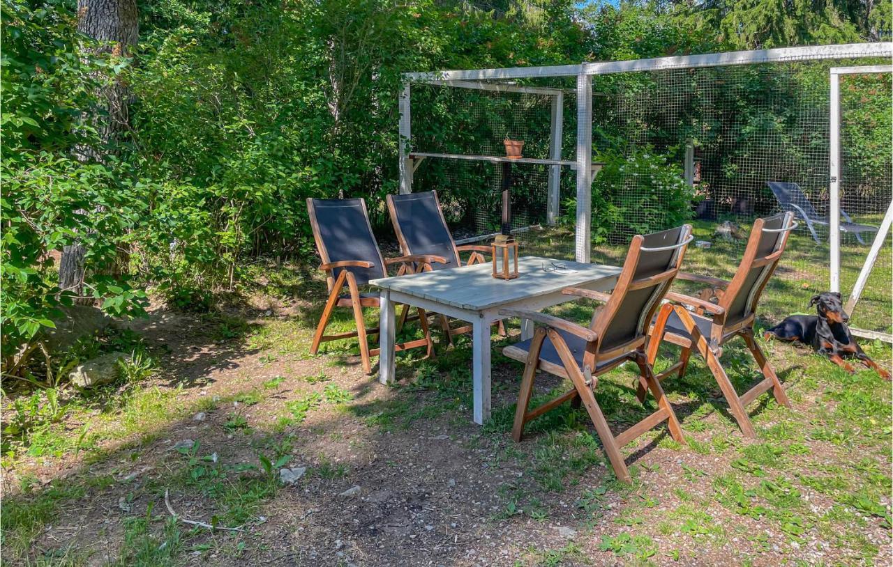 Cozy Home In Oerebro With Wifi Extérieur photo