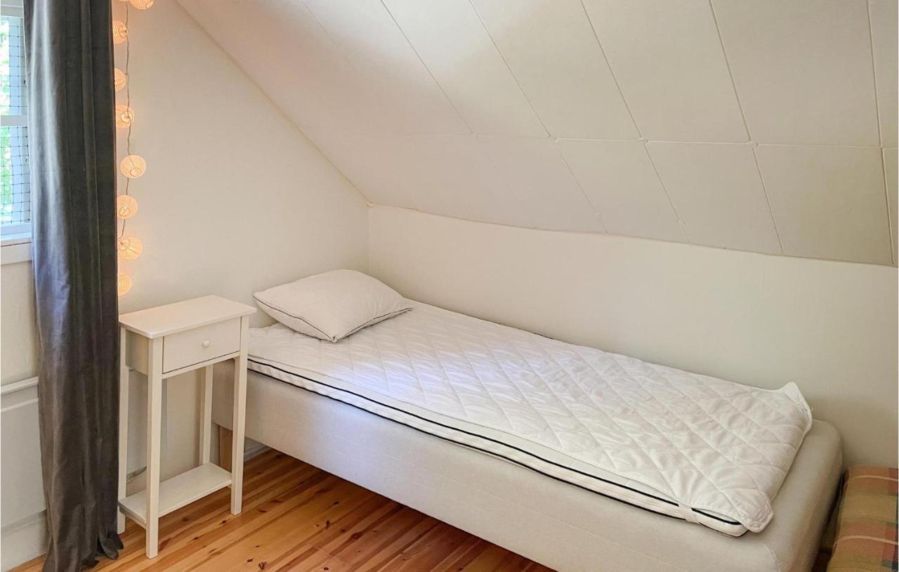 Cozy Home In Oerebro With Wifi Extérieur photo